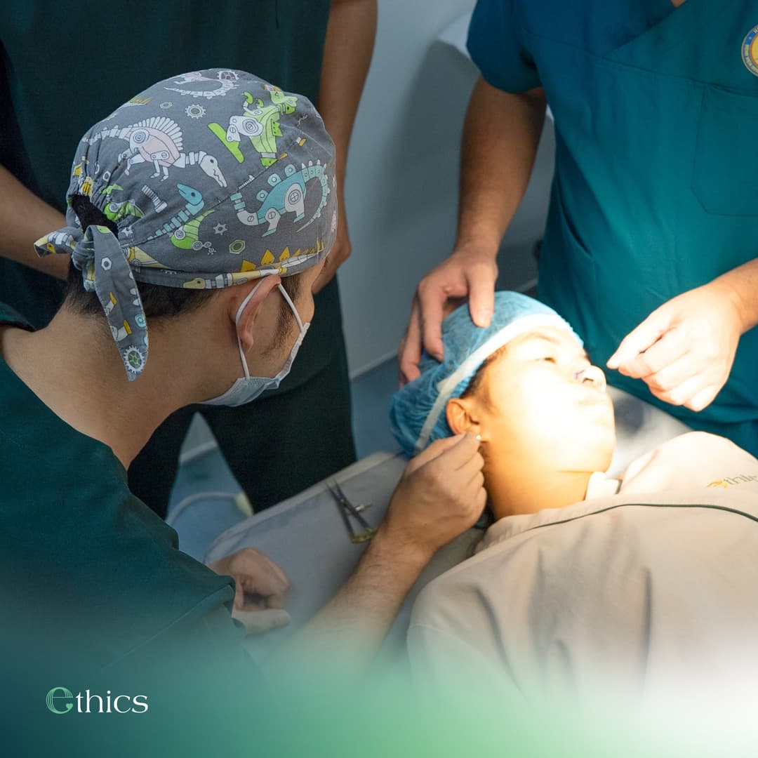 Dr. Lê Quốc Vương akan memberikan pemeriksaan dan konsultasi secara langsung, satu lawan satu